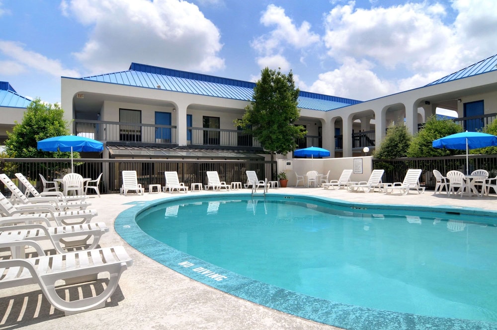 Baymont by Wyndham Macon I 75 - photo 18