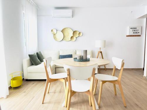 Alojamiento Erytheia Tranquilo a 150 Metros de la Playa Y Pleno Casco Historico in Conil De La Frontera, Spain