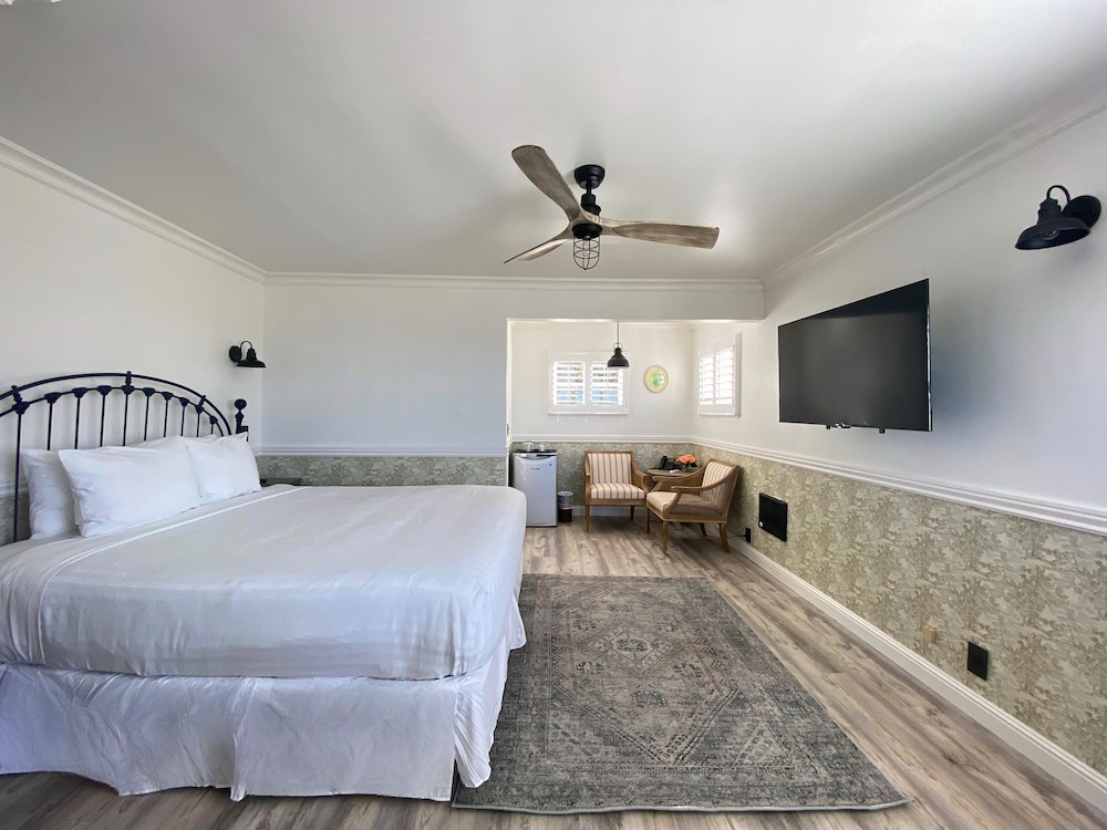 Carmel Green Lantern Inn - photo 5