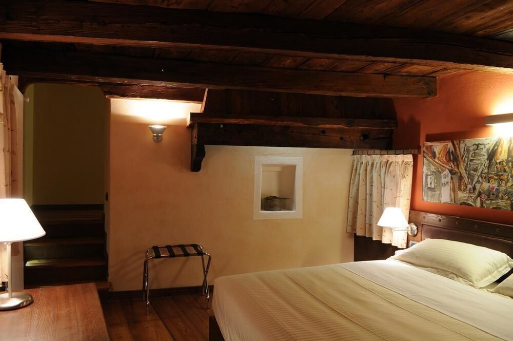 Hotel Ad Gallias — 4-Star Luxury Hotel in Bard, Italy