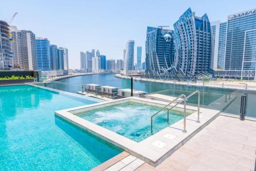 Iconic Luxurious 1 Bed Apartment — 4-Star Luxury Hotel in Dubai, United Arab Emirates