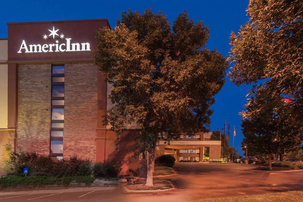 AmericInn by Wyndham Omaha - photo 2