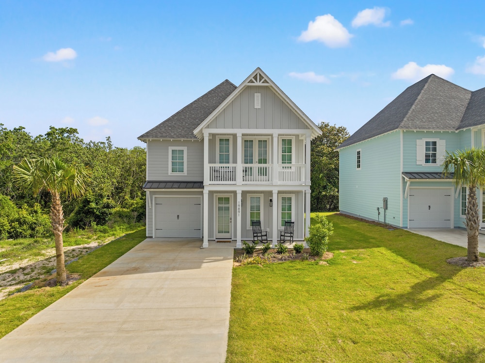 Spacious 6BR Beach Home Sleeps 15 Relax & Reconnect at Coastal Breeze — 4-Star Luxury Hotel in Panama City Beach, United States