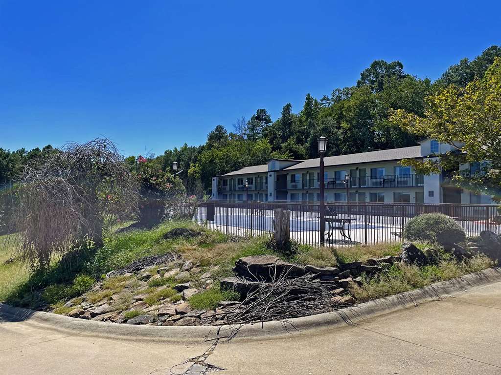 Quality Inn Clinton North in Clinton, United States