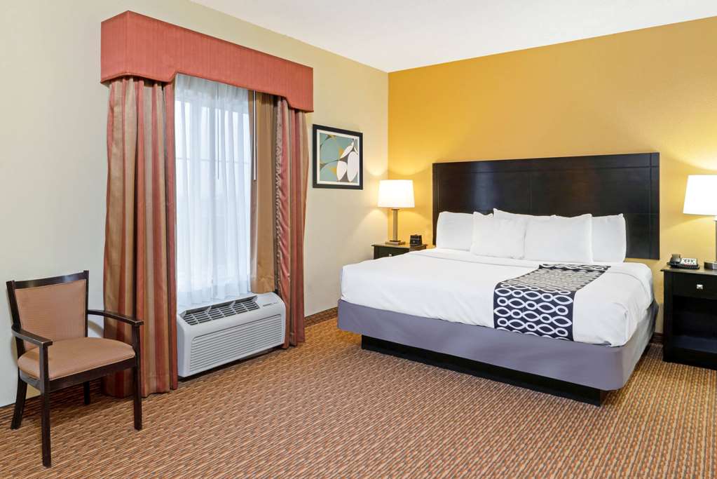 La Quinta Inn & Suites by Wyndham Stillwater University Area - photo 17