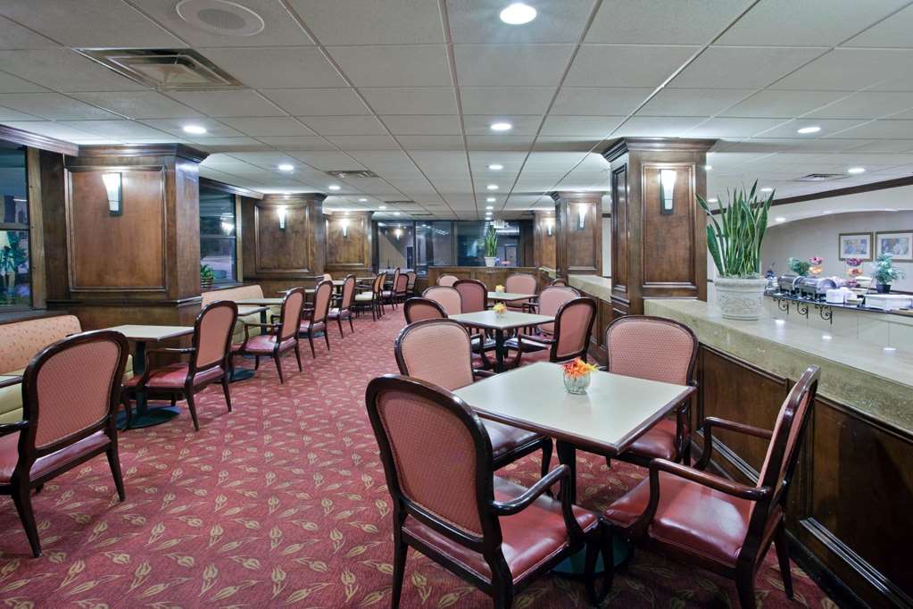 La Quinta Inn Suites Downtown Conference Center - photo 29