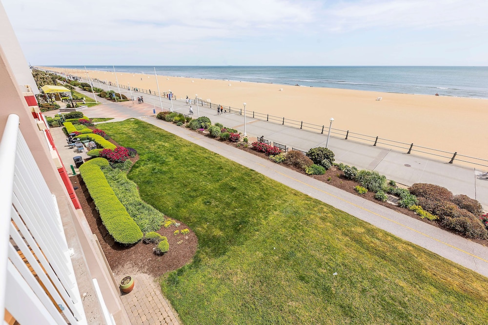 Hampton Inn Virginia Beach Oceanfront North - photo 38