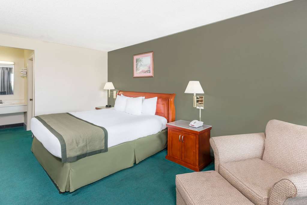 Days Inn by Wyndham Hannibal - photo 14