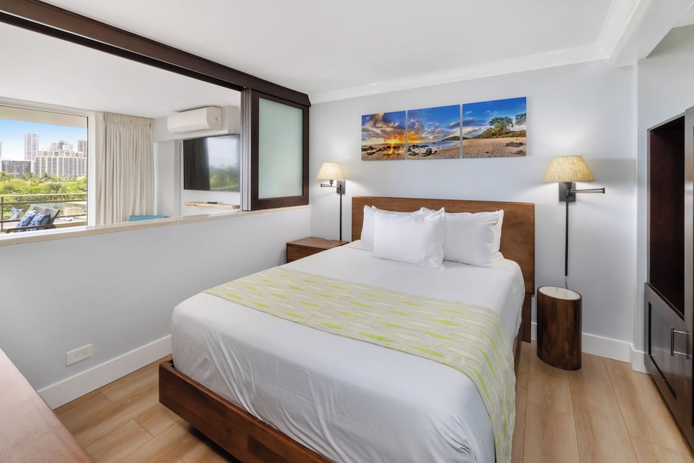 Regency on Beachwalk Waikiki by OUTRIGGER - photo 12
