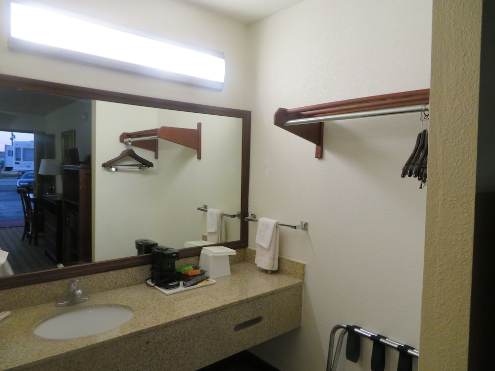Days Inn by Wyndham Blytheville - photo 12