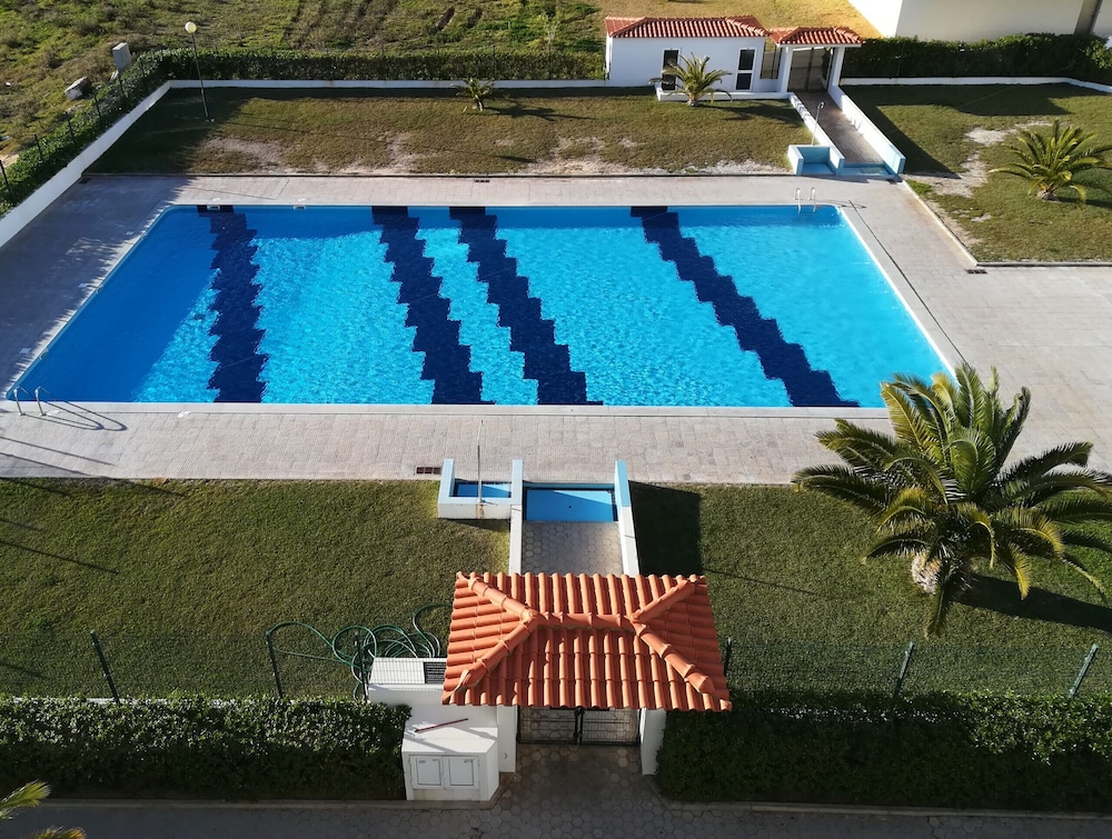 Apartamento Varandas do Sol Nascente — 4-Star Luxury Hotel in Porches, Portugal