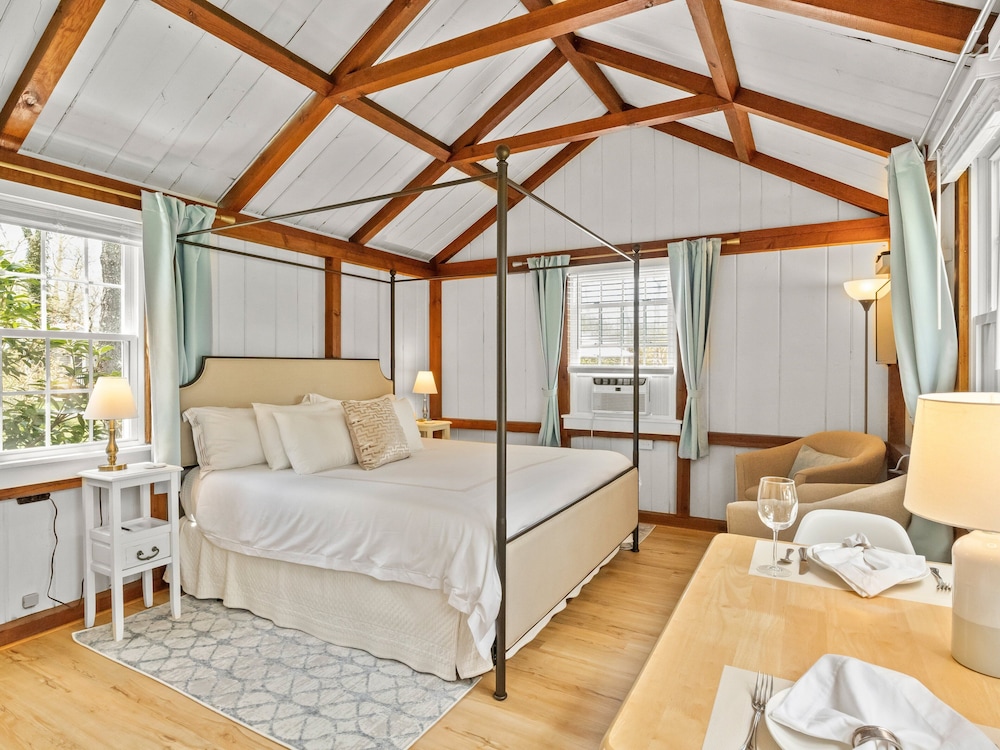 The Seagrove Suites & Guest Rooms - photo 9