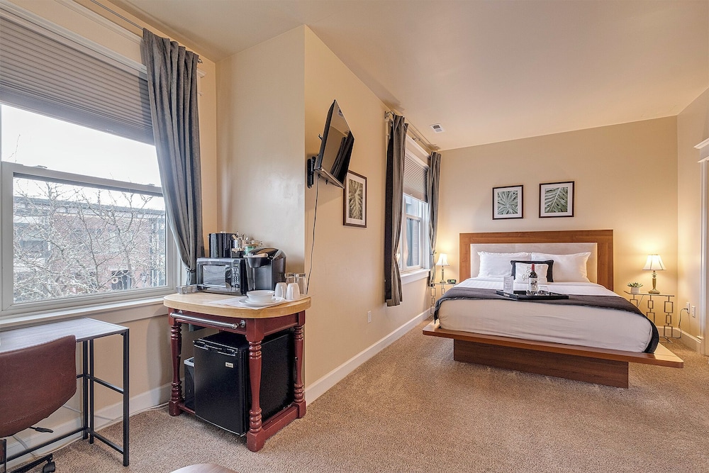 The Orenco Station Hotel - photo 13