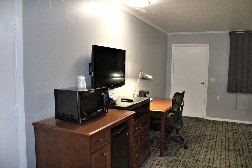 Hometowne Inn & Suites - photo 15