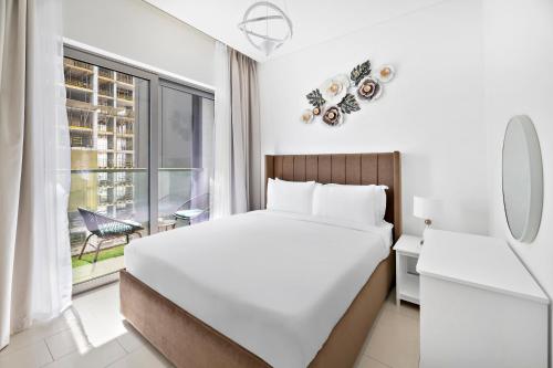 ALiving Luxury 1BR I Partial Burj khalifa Views I Sobha Creek Vista — 4-Star Luxury Hotel in Dubai, United Arab Emirates