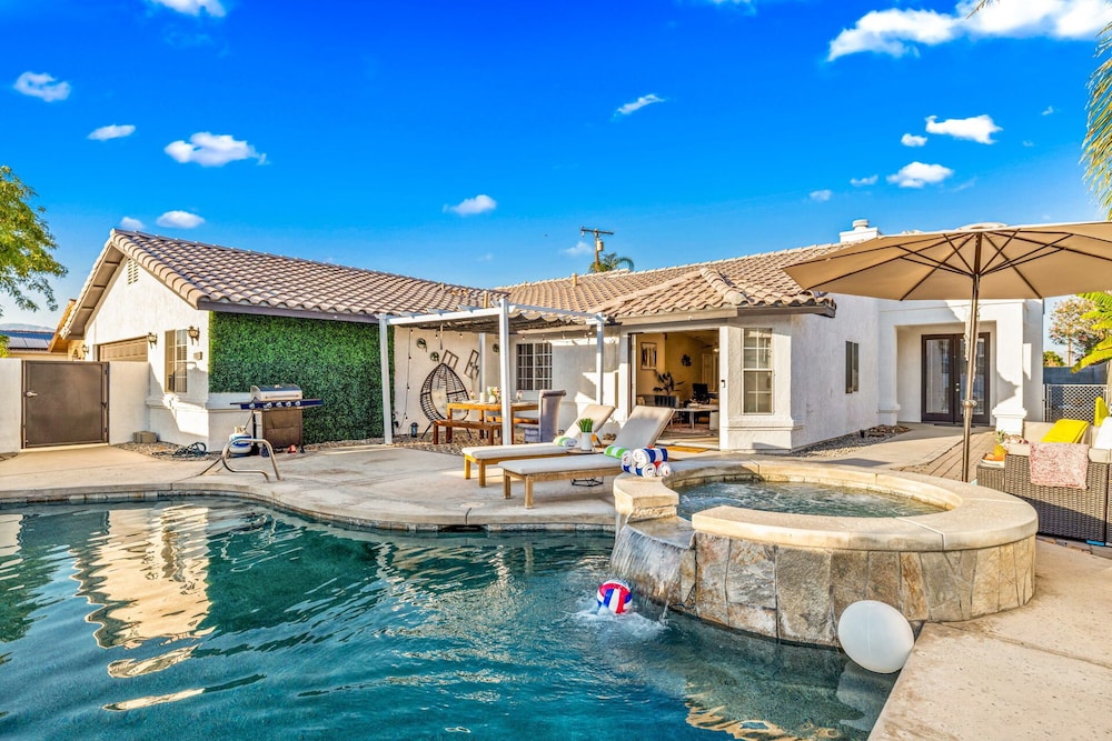 Beautiful 4BR Retreat Pool & Gameroom — 4-Star Luxury Hotel in Bermuda Dunes, United States