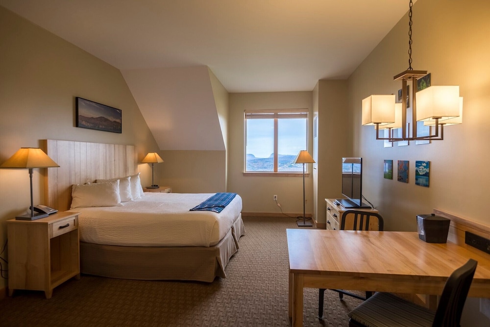 Burke Mountain Hotel - photo 13
