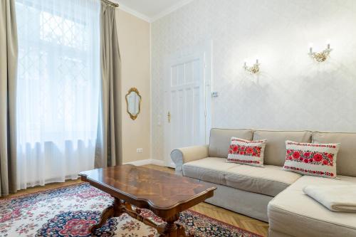 Luxury & Antique Charm — 4-Star Luxury Hotel in Budapest, Hungary