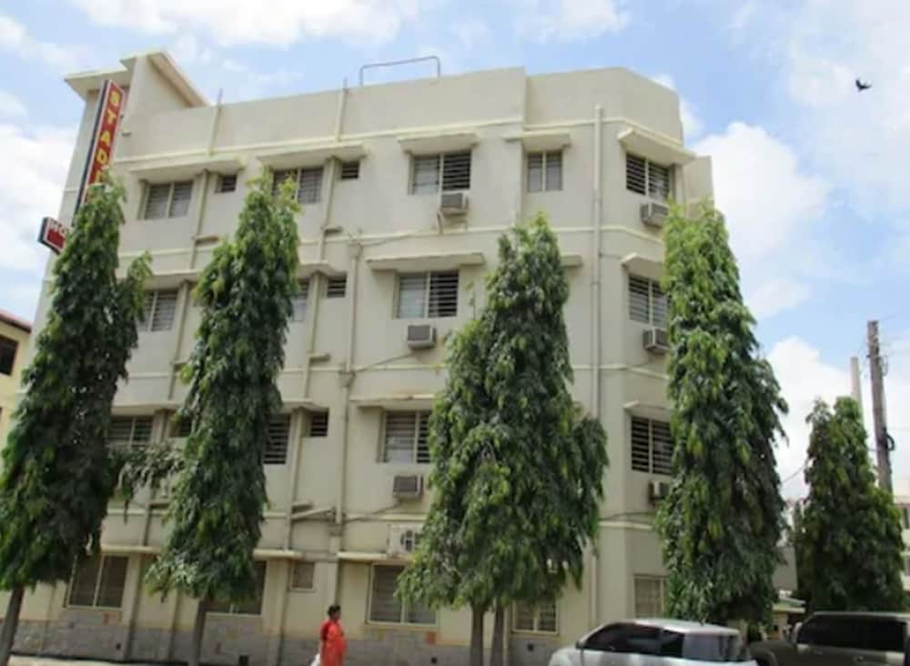 Stadium Holiday Inn Mombasa — hotel near Moi International Airport