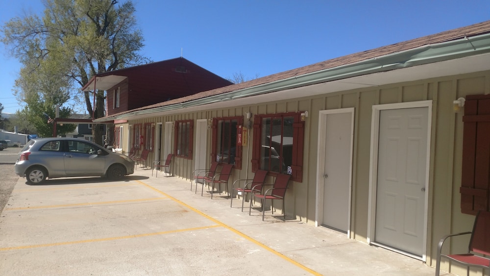 Roundtop Mountain Vista Cabins and Motel - photo 32
