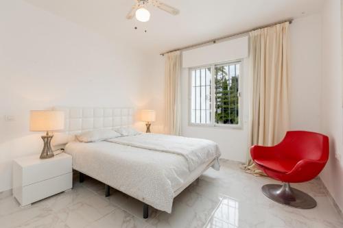Apartment Andalucia Garden Puerto Banus with Sea Views — 4-Star Luxury Hotel in Marbella, Spain