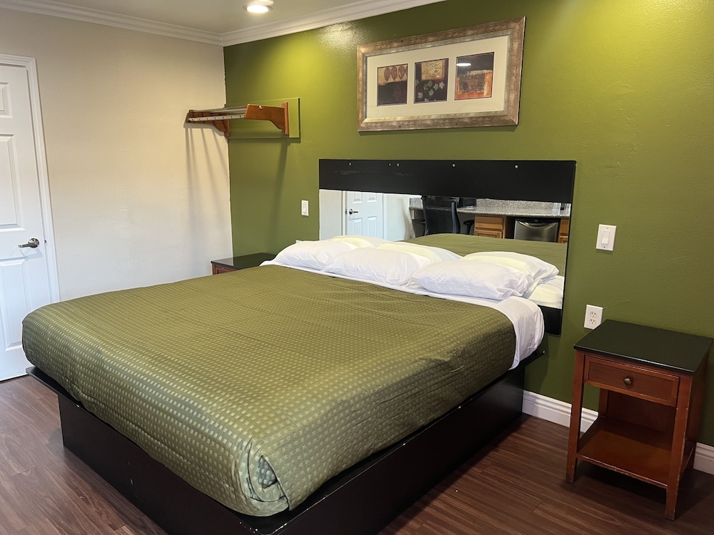 Harris Motel - photo 13