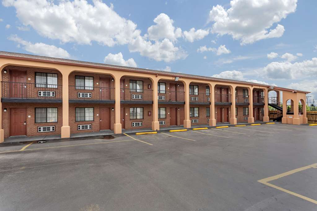 Econo Lodge Nashville North - photo 4