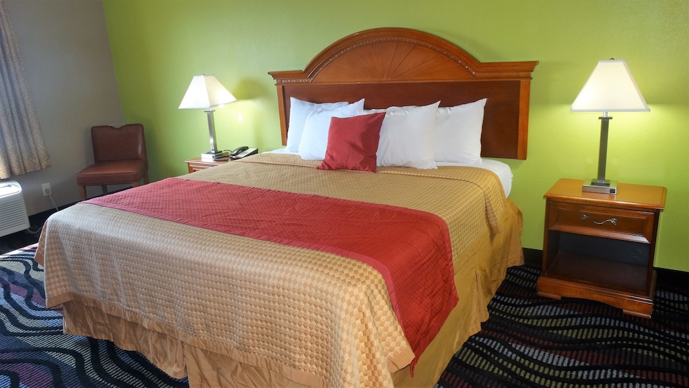 Oak Tree Inn & Suites - photo 11