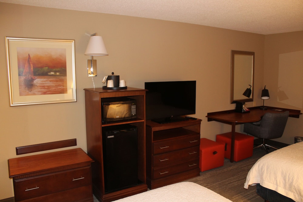 Hampton Inn Gloucester - photo 9