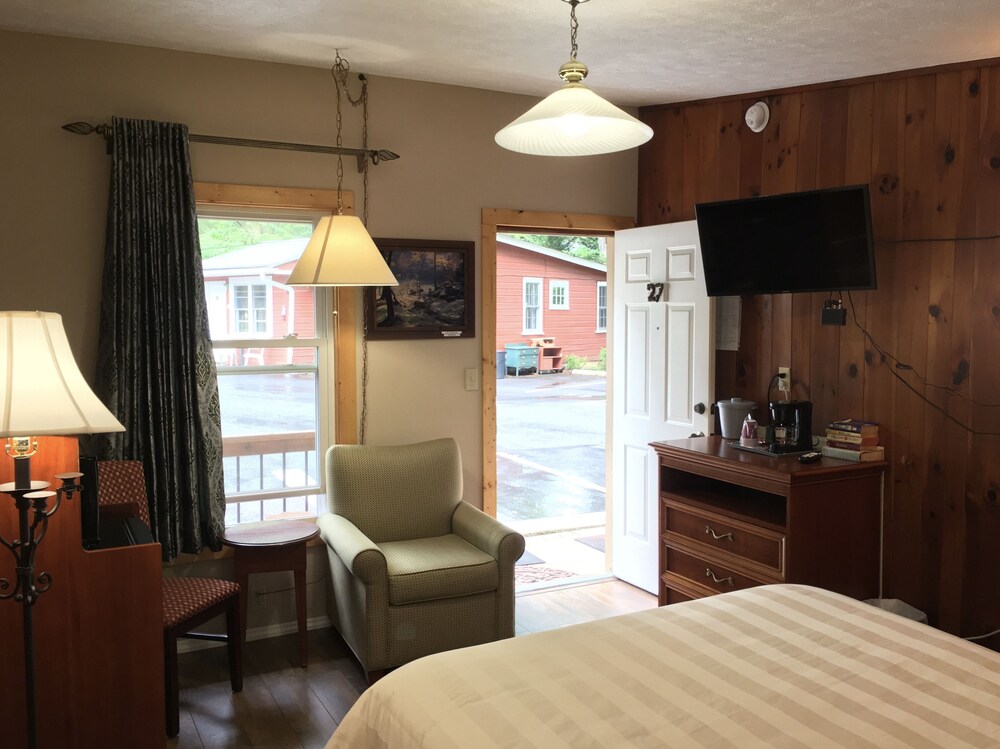CedarWood Inn - photo 15