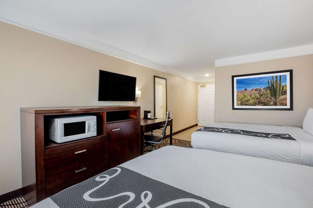 La Quinta Inn & Suites by Wyndham Hesperia Victorville - photo 30