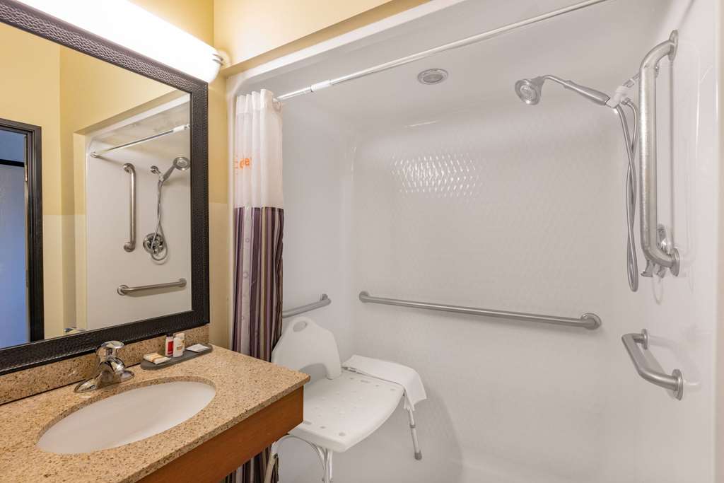 La Quinta Inn & Suites by Wyndham Helena - photo 16