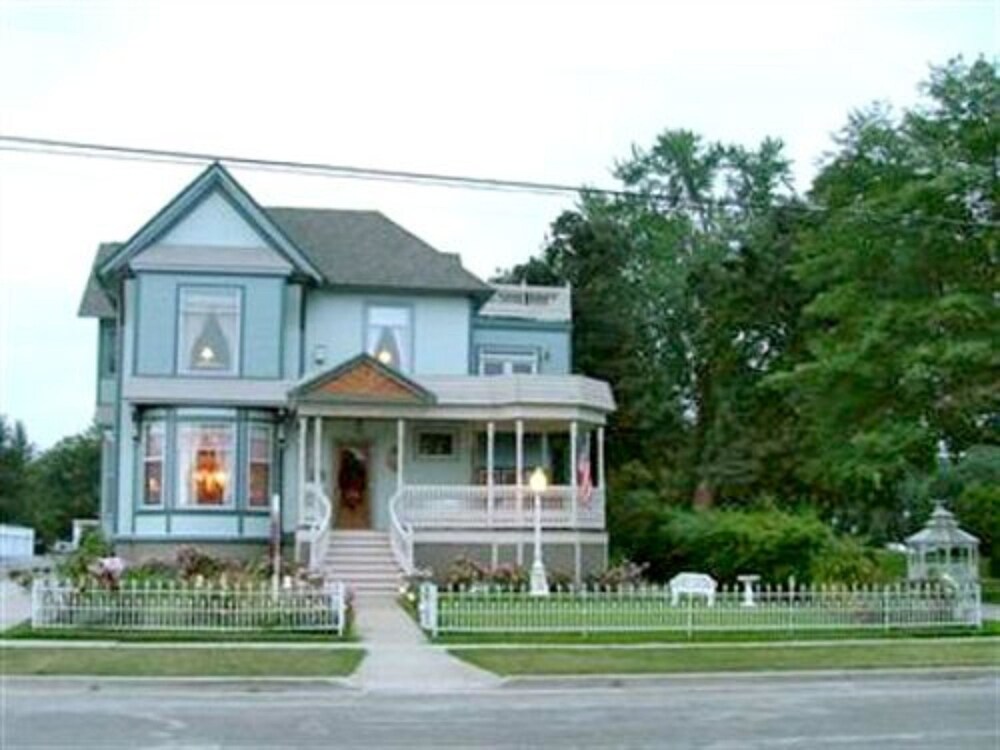 Port City Victorian Inn - photo 3