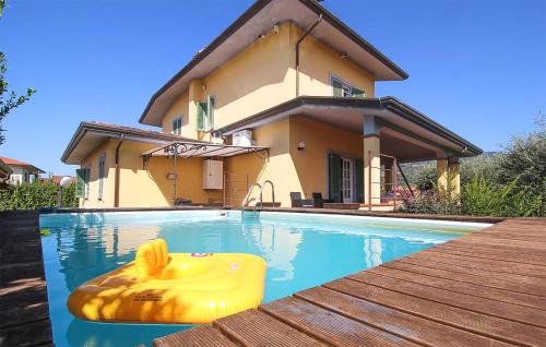 4 Bedroom Cozy Home In Camaiore — 4-Star Luxury Hotel in Camaiore, Italy