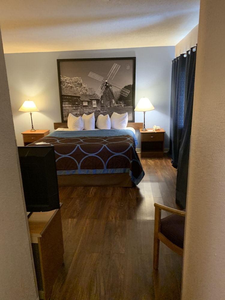 Super 8 by Wyndham Kingston - photo 3