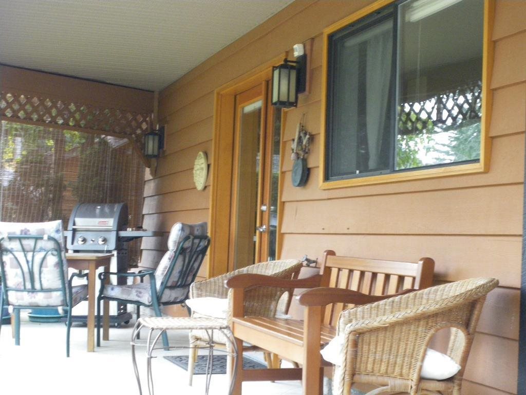 Nestledown B&B — Sechelt — photo 2