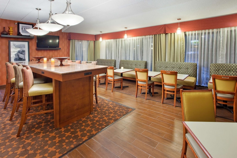 Hampton Inn Columbus East - photo 39