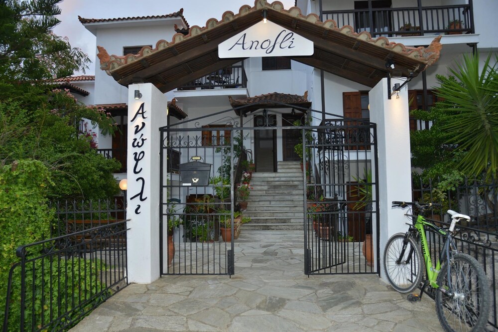 Anofli Accommodation - carbon neutral hotel in Skopelos