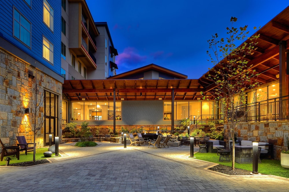 Embassy Suites by Hilton Gatlinburg Resort - photo 69