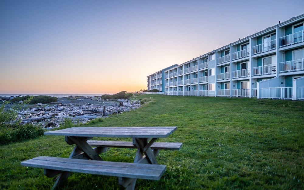 Beachfront Inn — Brookings