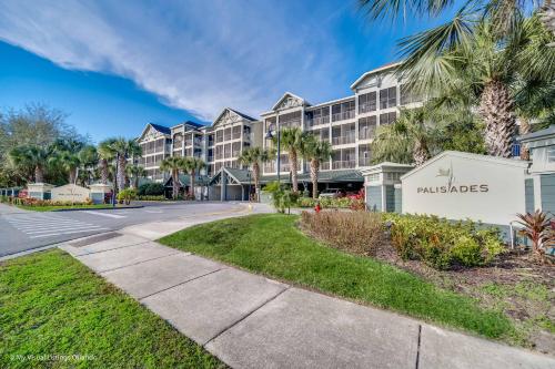 Near Disney 2BR King Queen with Hot Tub & Games room - photo 4