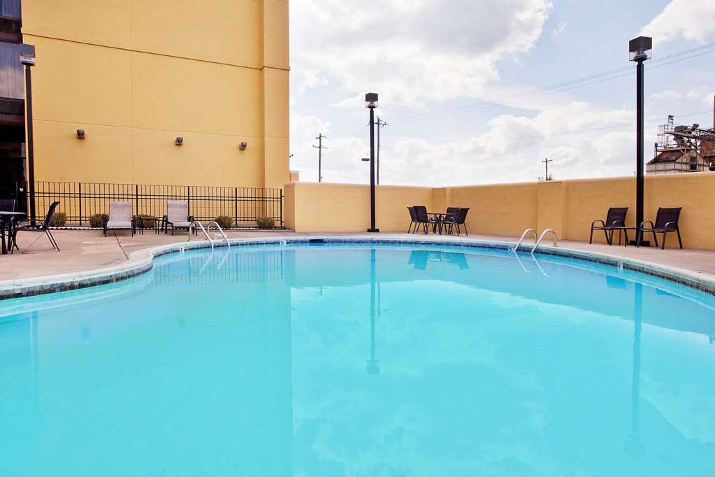 La Quinta Inn & Suites by Wyndham Memphis Airport Graceland - photo 13