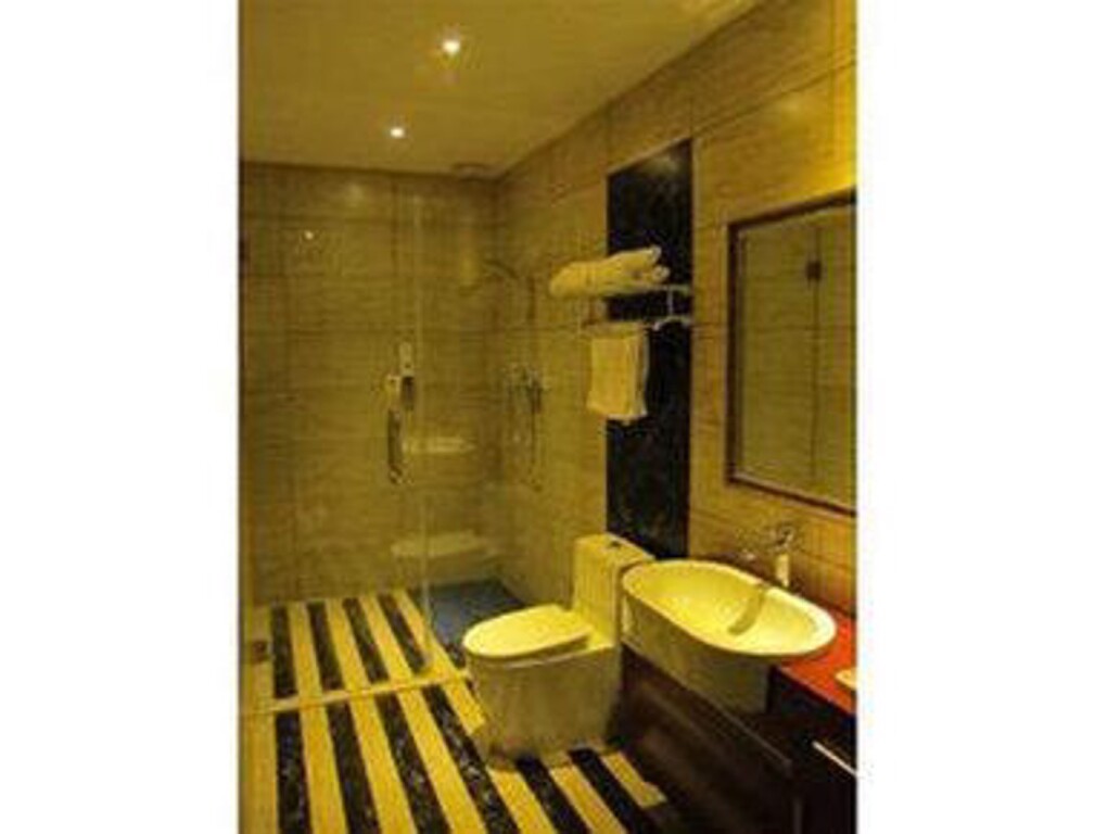 Super 8 Hotel Shihezi Century PLaza — hotel in Shihezi