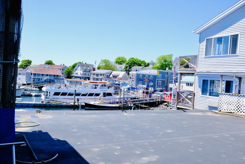Fishermans Wharf Inn - photo 17