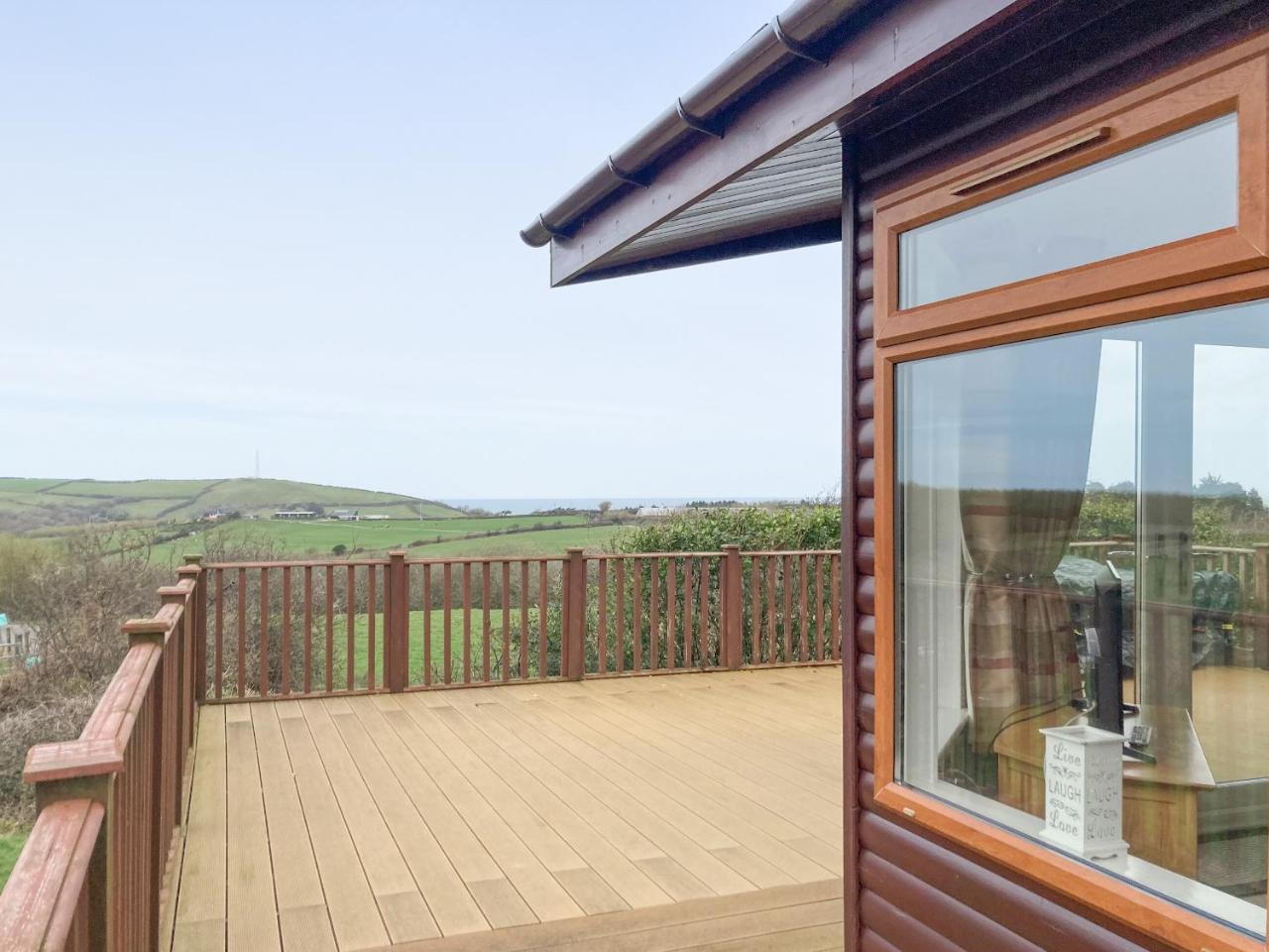 Grandma's Stick House — 4-Star Luxury Hotel in Ilfracombe, United Kingdom