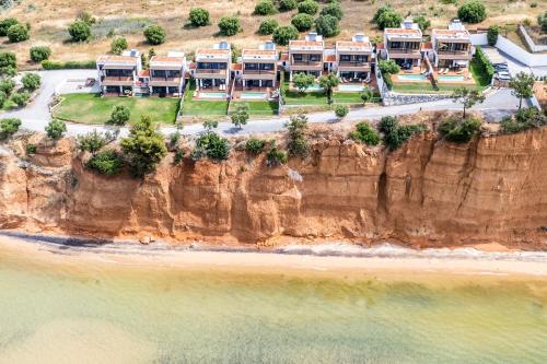 Villa Kalma in Moudania — 4-Star Luxury Hotel in Nea Moudhania, Greece