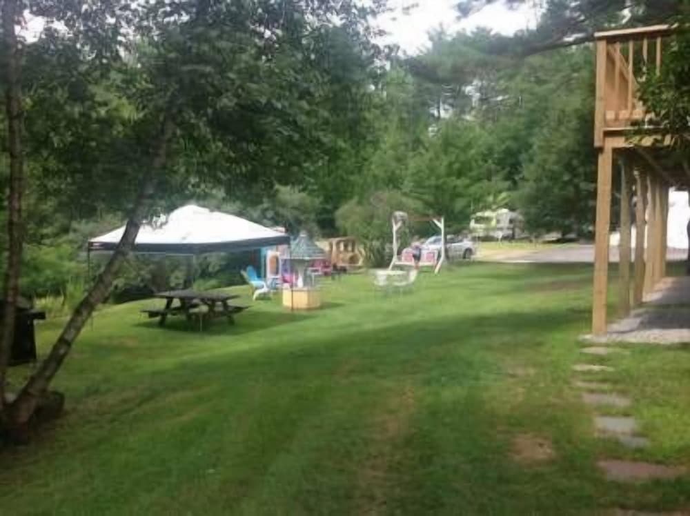 Lake Winnipesaukee Motel - photo 45