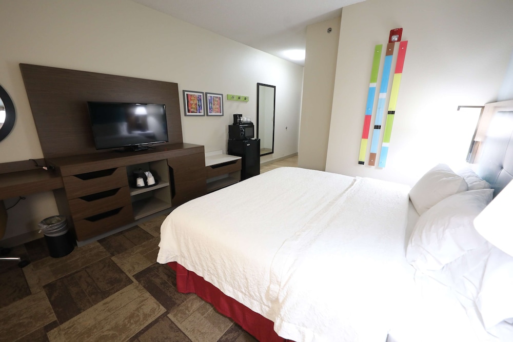 Hampton Inn Hutchinson - photo 30