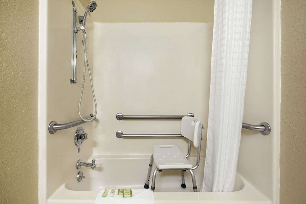 Super 8 by Wyndham Fairview Heights St. Louis - photo 8