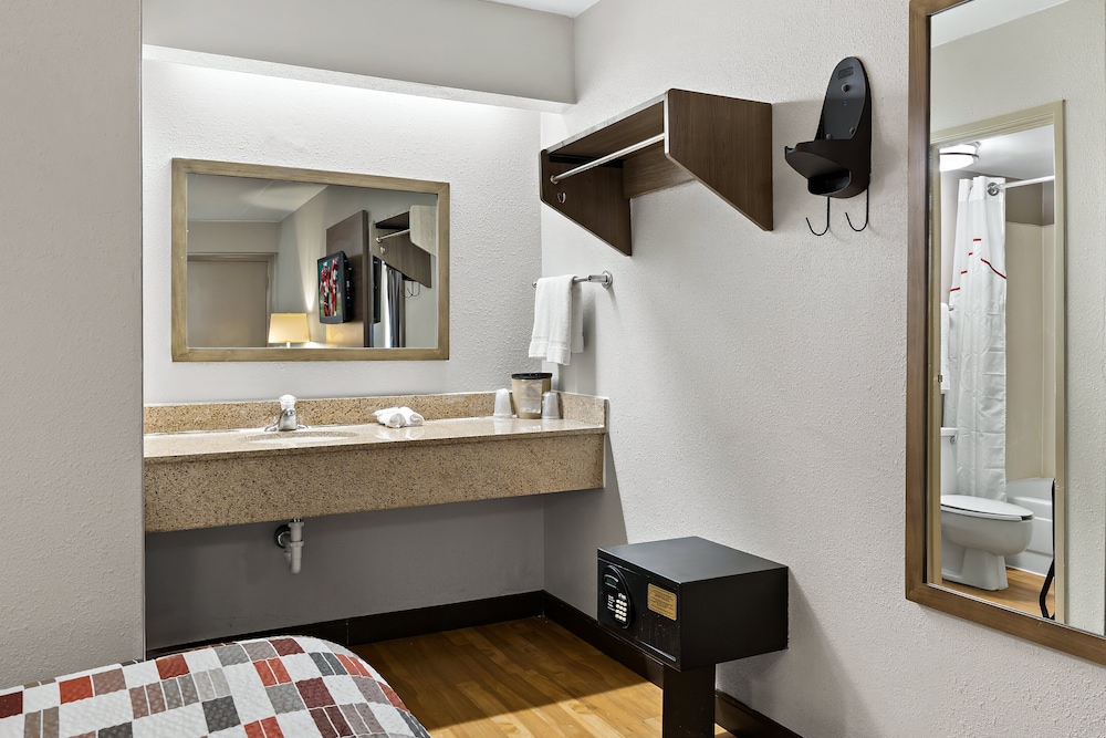 Red Roof Inn Cleveland Independence - photo 29
